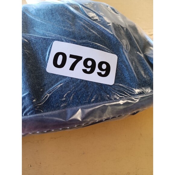 Levi's size 6 jean shorts long - Picture 4 of 4